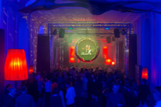 Schwof Japanisches Palais Dresden Spiegelkugel DJ Licht und Ton Bühne Tanz