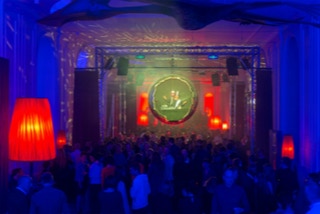 Schwof Japanisches Palais Dresden Spiegelkugel DJ Licht und Ton Bühne Tanz