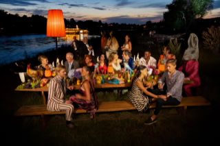 Fotograf-Markus-Honerla Tafel im Freien 